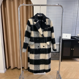 Knitted plaid coat